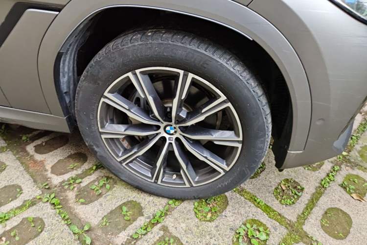 Used BMW X6 2020 xDrive40i M Sport Package Right Front Wheel Hub