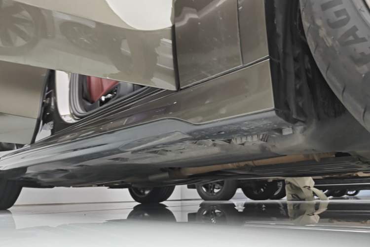 Used BMW X6 2020 xDrive40i Luxury Model with M Sport Package Right Side Sill