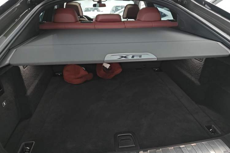 Used BMW X6 2020 xDrive40i Luxury Model with M Sport Package Trunk