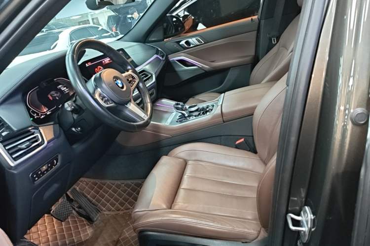 Used BMW X6 2020 xDrive40i Luxury Model with M Sport Package Left Front Seat