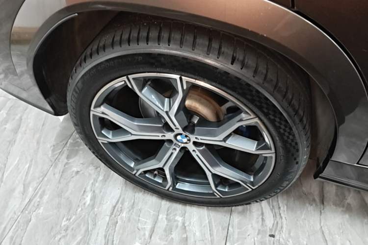 Used BMW X6 2020 xDrive40i Luxury Model with M Sport Package Right Rear Wheel Hub