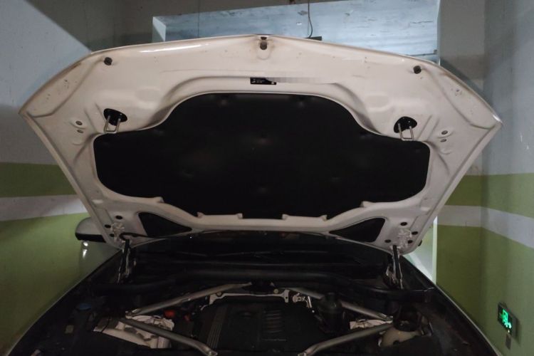 Used BMW X6 2020 xDrive40i M Sport Package Engine Bay