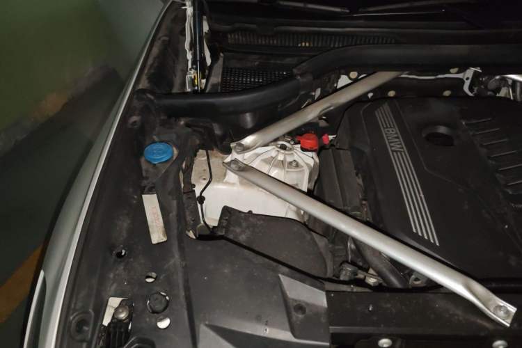 Used BMW X6 2020 xDrive40i M Sport Package Engine Bay Right