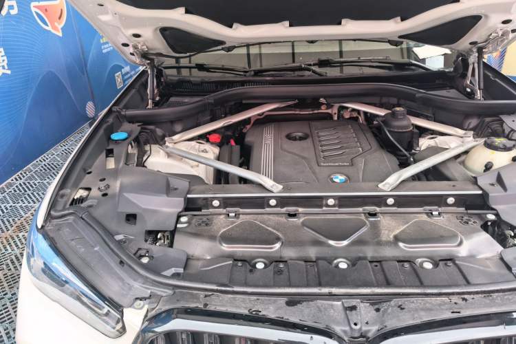 Used BMW X6 2020 xDrive40i Luxury Model with M Sport Package Engine Bay Right
