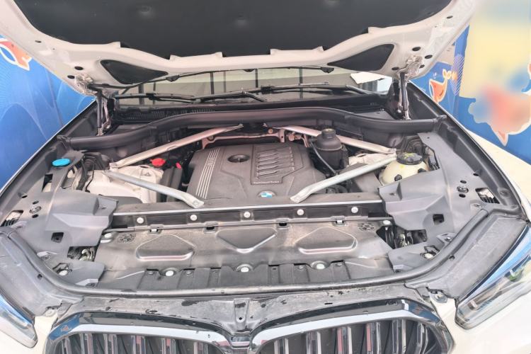 Used BMW X6 2020 xDrive40i Luxury Model with M Sport Package Engine Bay