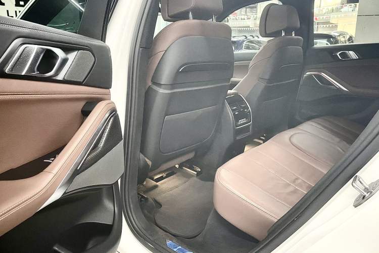 Used BMW X6 2020 xDrive40i Luxury Model with M Sport Package Interior 5