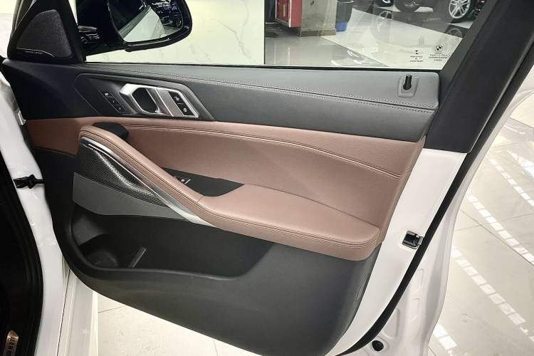 Used BMW X6 2020 xDrive40i Luxury Model with M Sport Package Interior 7