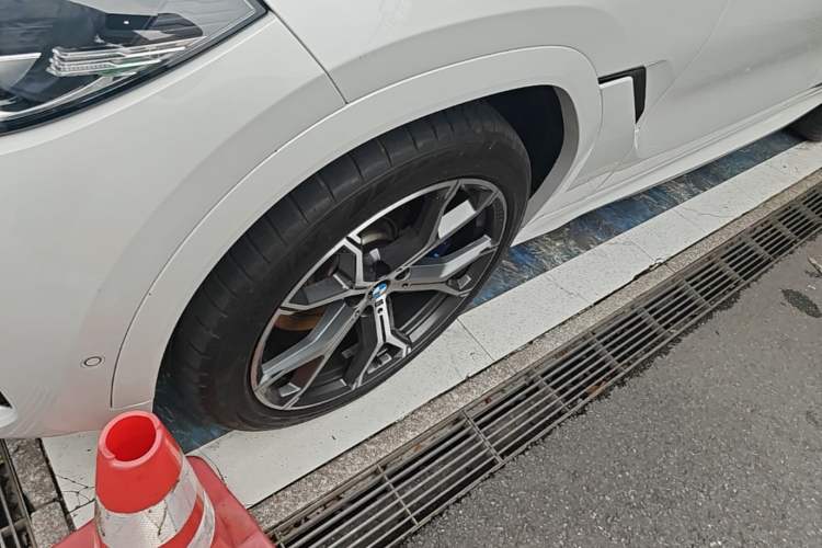 Used BMW X6 2020 xDrive30i M Sport Package Left Front Wheel Hub