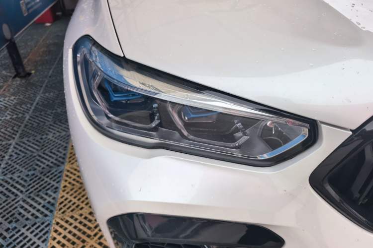 Used BMW X6 2020 xDrive40i Luxury Model with M Sport Package Right Front Headlight