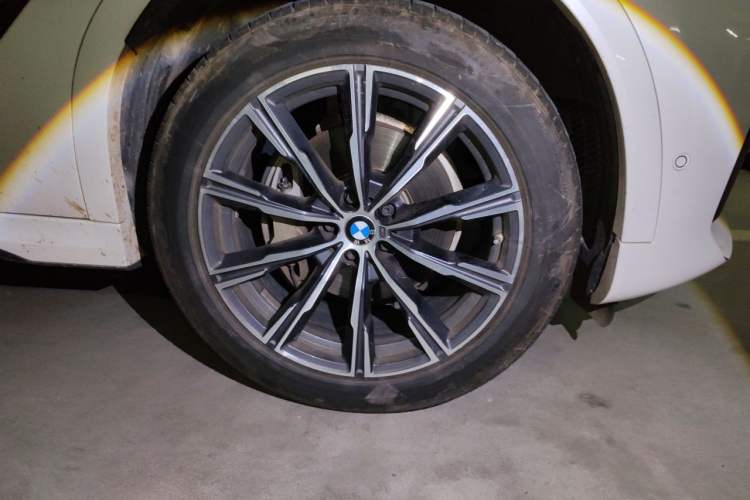 Used BMW X6 2020 xDrive40i M Sport Package Right Front Wheel Hub