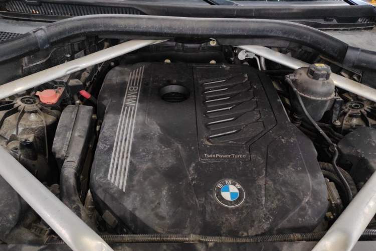 Used BMW X6 2020 xDrive40i Luxury Model with M Sport Package Engine Bay