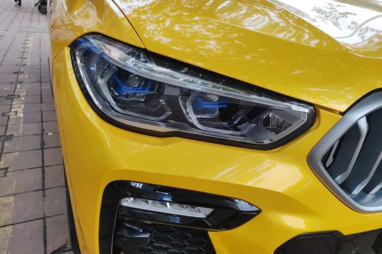 Used BMW X6 2020 xDrive40i Luxury Model with M Sport Package Right Front Headlight