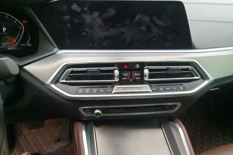 Used BMW X6 2021 xDrive40i Luxury Model with M Sport Package Audio And AC Panel