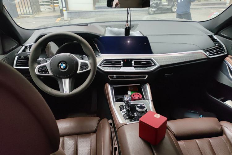Used BMW X6 2021 xDrive40i Luxury Model with M Sport Package Center Console