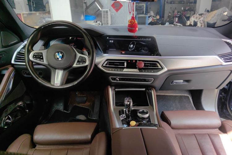 Used BMW X6 2021 xDrive40i Luxury Model with M Sport Package Center Console
