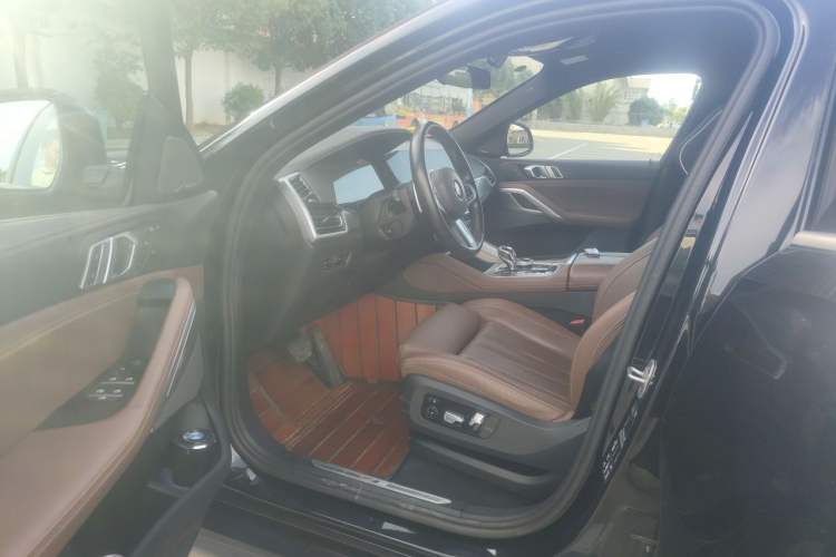 Used BMW X6 2021 xDrive40i Luxury Model with M Sport Package Driver Seat