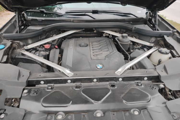 Used BMW X6 2021 xDrive40i M Sport Package Engine Bay
