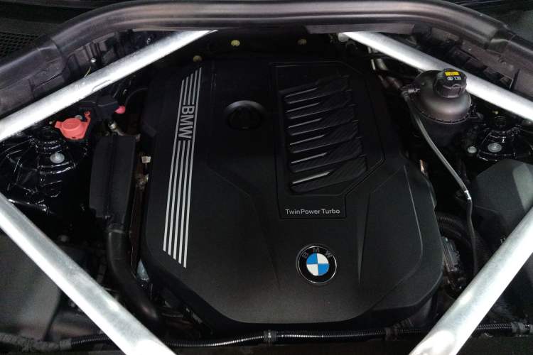 Used BMW X6 2021 xDrive40i Luxury Model with M Sport Package Engine Bay