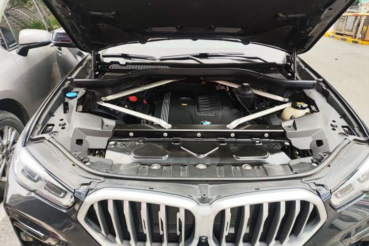 Used BMW X6 2021 xDrive40i Luxury Model with M Sport Package Engine Bay