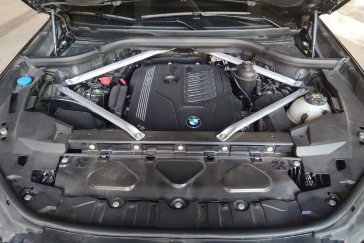 Used BMW X6 2021 xDrive40i M Sport Package Engine Bay