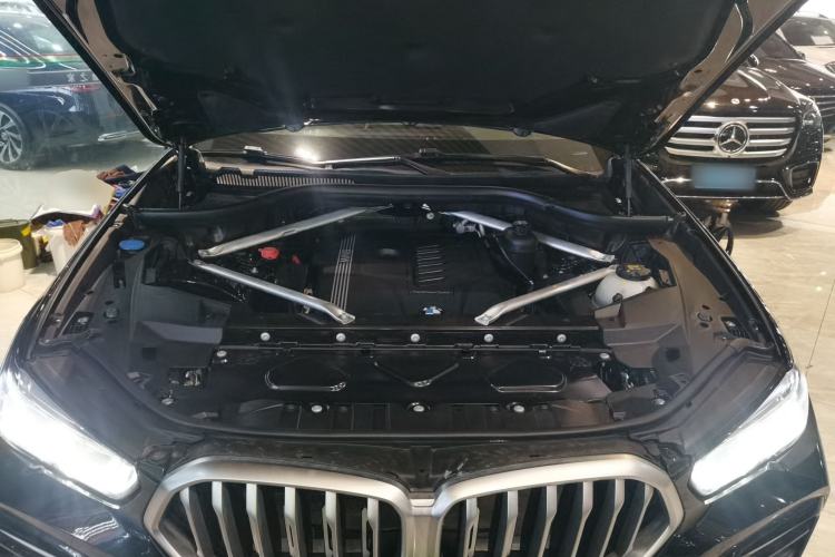 Used BMW X6 2021 xDrive40i M Sport Package Engine Bay