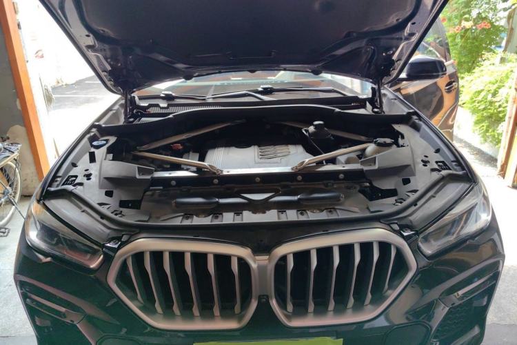 Used BMW X6 2021 xDrive40i Luxury Model with M Sport Package Engine Bay