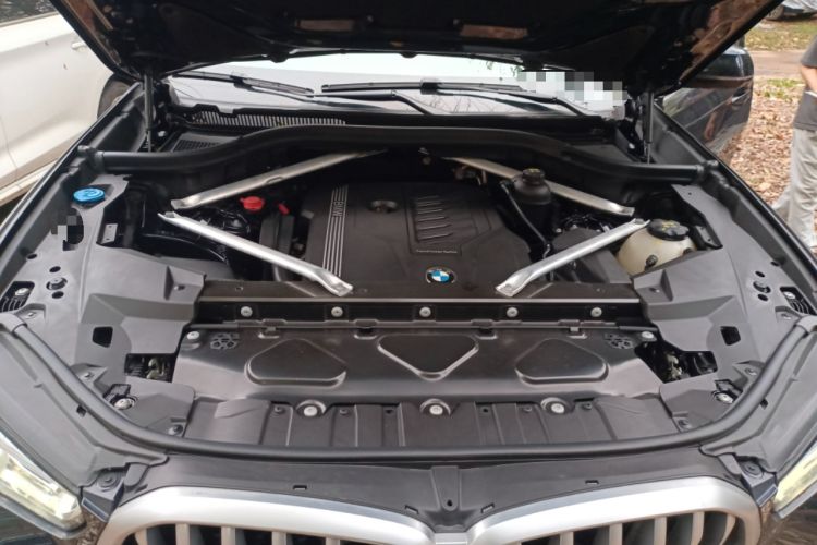 Used BMW X6 2021 xDrive40i Luxury Model with M Sport Package Engine Bay