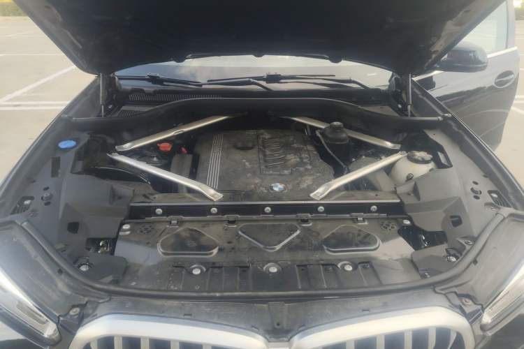 Used BMW X6 2021 xDrive40i Luxury Model with M Sport Package Engine Bay