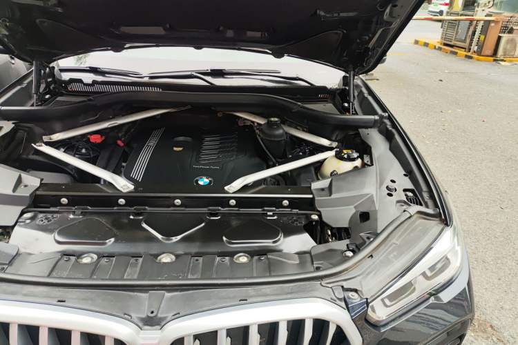 Used BMW X6 2021 xDrive40i Luxury Model with M Sport Package Engine Bay Left