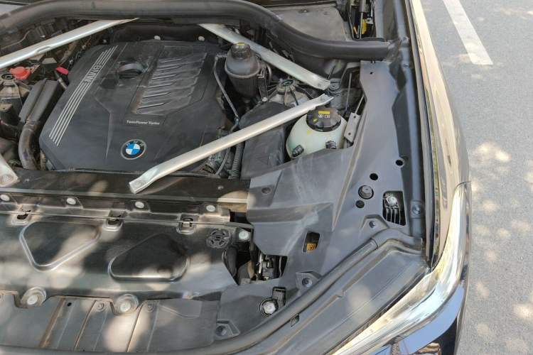 Used BMW X6 2021 xDrive40i Luxury Model with M Sport Package Engine Bay Left