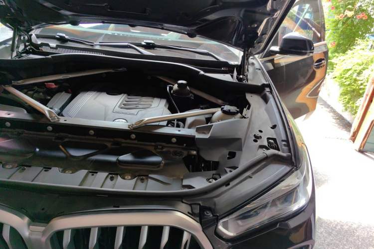 Used BMW X6 2021 xDrive40i Luxury Model with M Sport Package Engine Bay Left