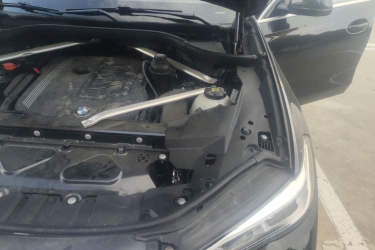 Used BMW X6 2021 xDrive40i Luxury Model with M Sport Package Engine Bay Left
