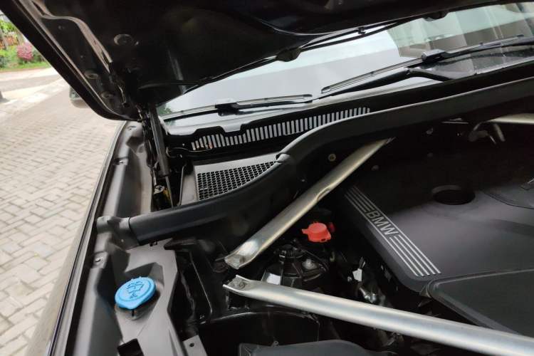 Used BMW X6 2021 xDrive30i M Sport Package Engine Bay Right