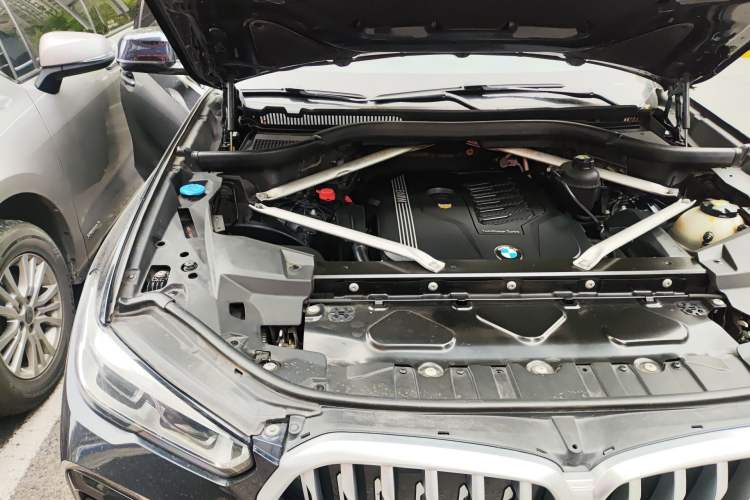 Used BMW X6 2021 xDrive40i Luxury Model with M Sport Package Engine Bay Right