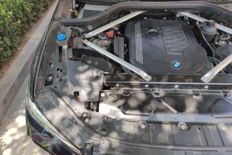 Used BMW X6 2021 xDrive40i Luxury Model with M Sport Package Engine Bay Right