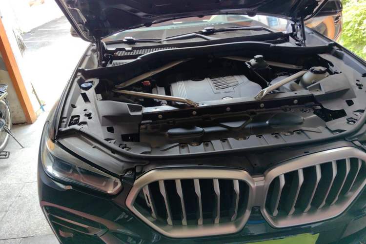 Used BMW X6 2021 xDrive40i Luxury Model with M Sport Package Engine Bay Right
