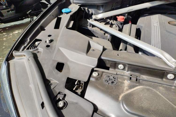 Used BMW X6 2021 xDrive40i M Sport Package Engine Bay Right