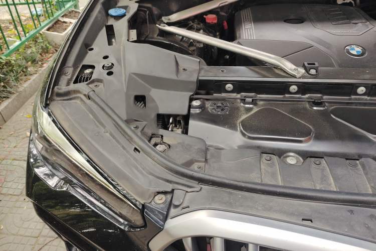 Used BMW X6 2021 xDrive30i M Sport Package Engine Bay Right