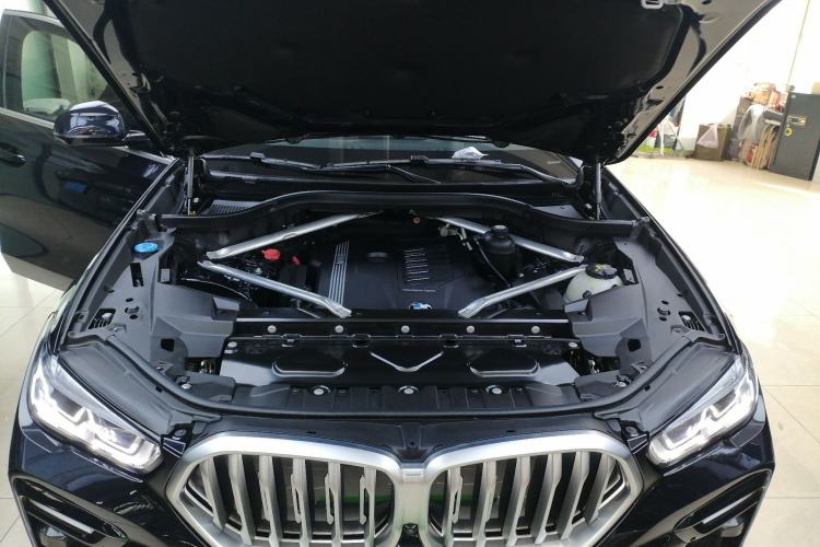 Used BMW X6 2021 xDrive40i M Sport Package Engine Bay