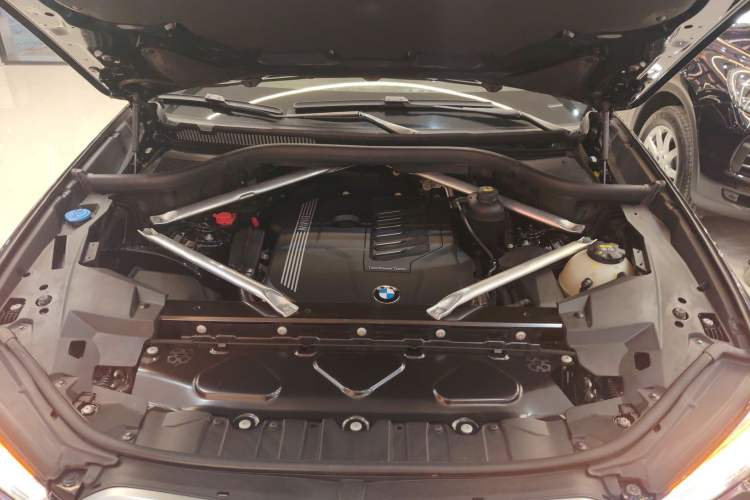 Used BMW X6 2021 xDrive40i M Sport Package Engine Bay
