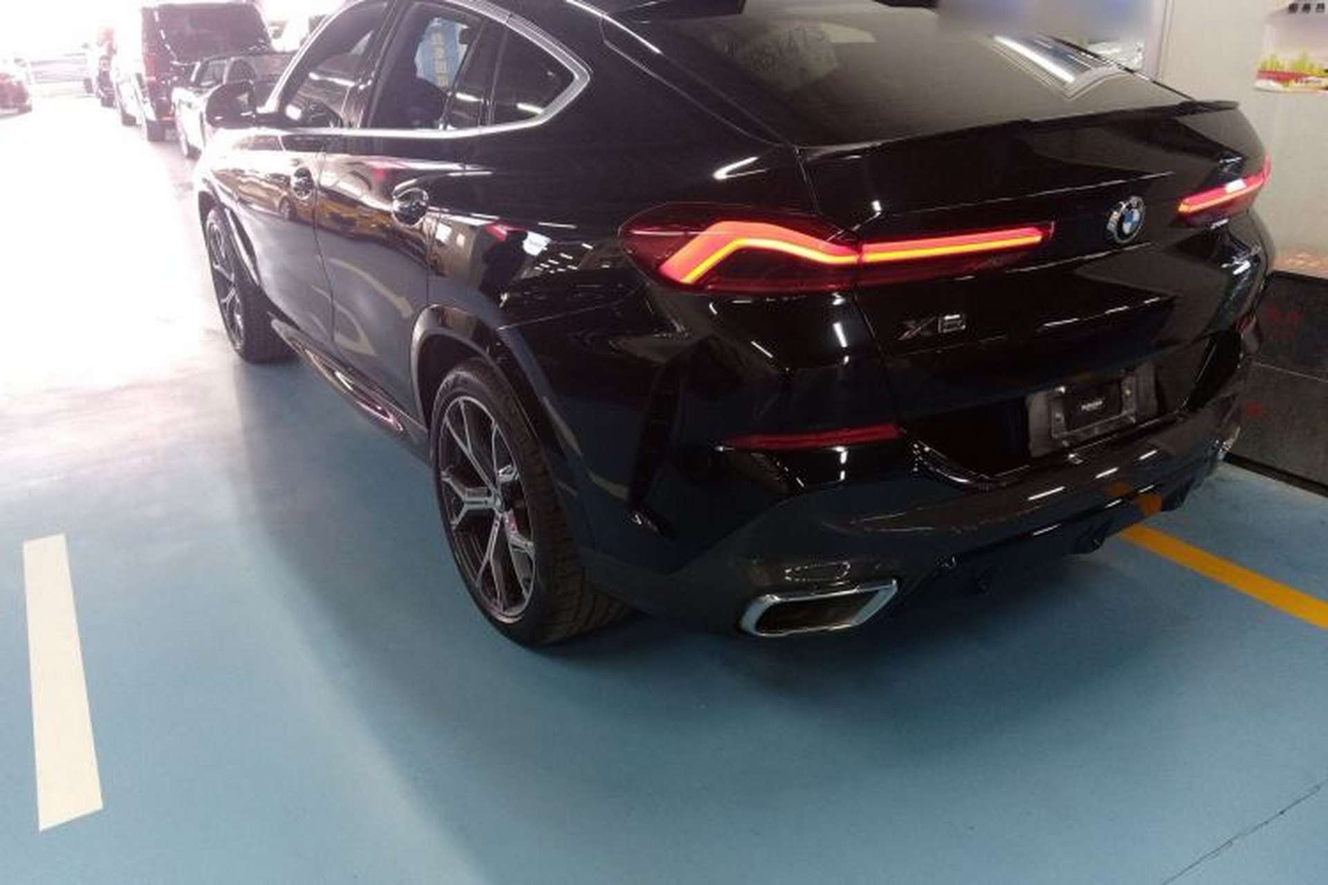 Used BMW X6 2021 xDrive40i Luxury Model with M Sport Package Exterior 2