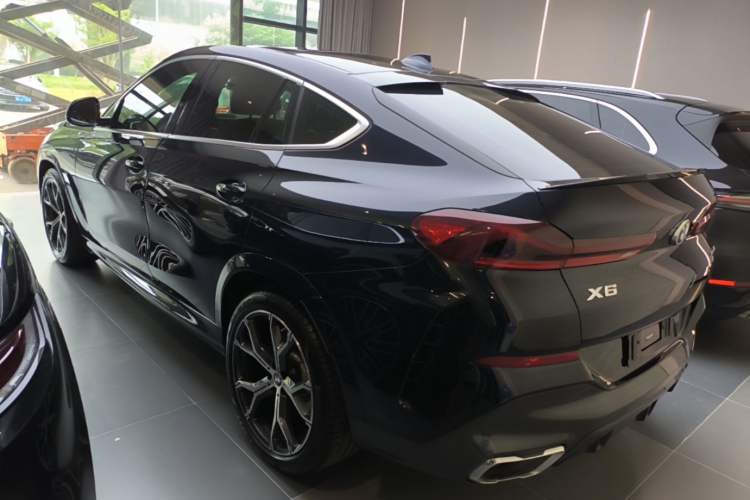 Used BMW X6 2021 xDrive40i Luxury Model with M Sport Package Exterior 2