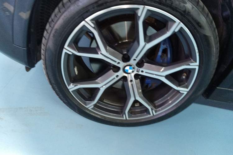 Used BMW X6 2021 xDrive40i Luxury Model with M Sport Package Exterior 4
