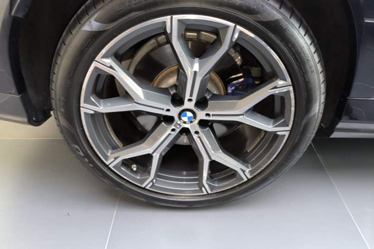Used BMW X6 2021 xDrive40i Luxury Model with M Sport Package Exterior 5