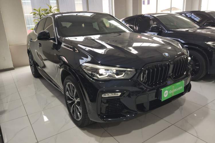 Used BMW X6 2021 xDrive30i M Sport Package Front Right 45 Deg