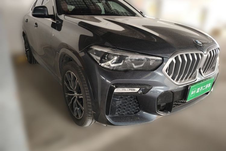 Used BMW X6 2021 xDrive30i M Sport Package Front Right 45 Deg