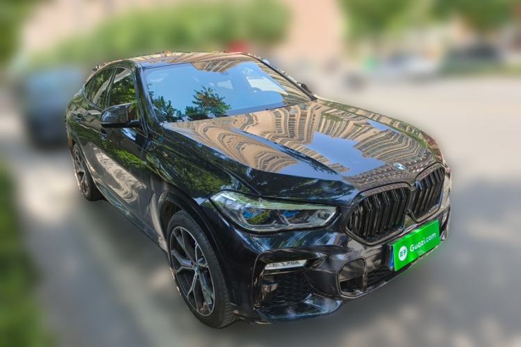 Used BMW X6 2021 xDrive40i Luxury Model with M Sport Package Front Right 45 Deg