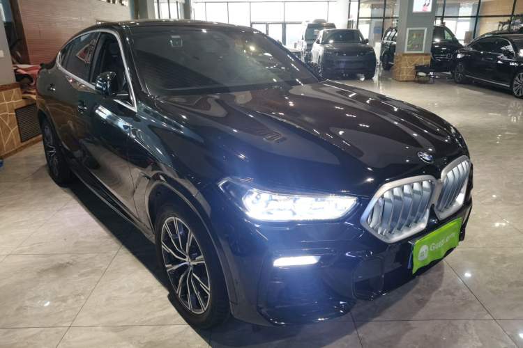 Used BMW X6 2021 xDrive40i M Sport Package Front Right 45 Deg