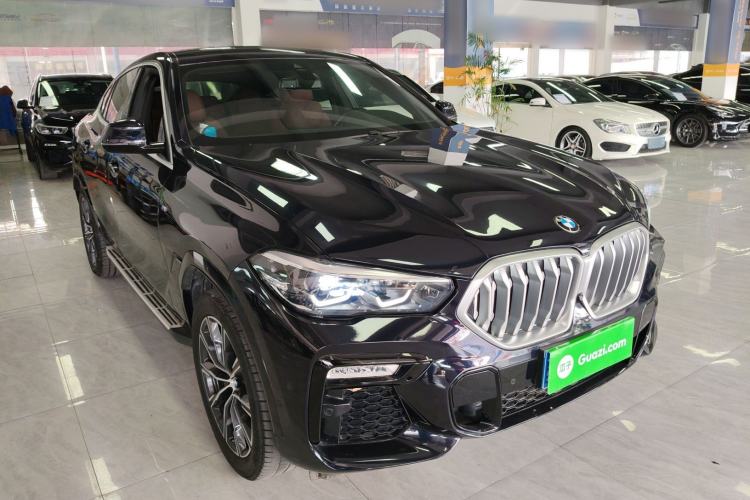 Used BMW X6 2021 xDrive30i M Sport Package Front Right 45 Deg