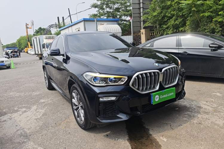 Used BMW X6 2021 xDrive40i M Sport Package Front Right 45 Deg